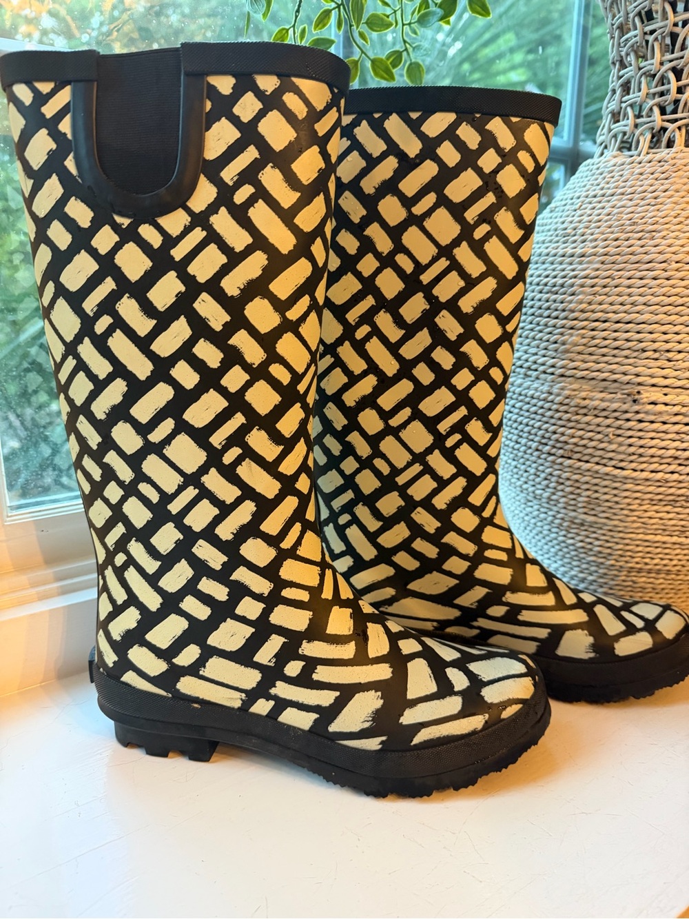 Serra Black and Cream Geometric Pattern Rain Boots